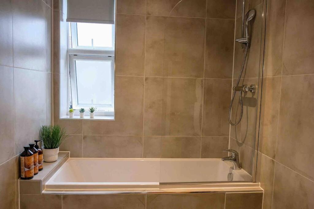 Garden Of Eden 1 Bedroom Flat In Fishponds Бристоль Экстерьер фото